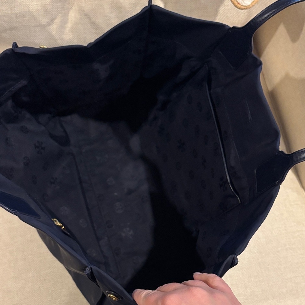 Tory Burch Navy Tote Bag with Logo - Picture 12 of 14